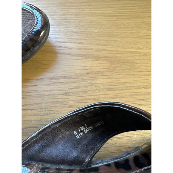 B.O.C. Size 6 Leopard Print Patent Leather Thong Flip Flops Brown Black - Picture 6 of 6